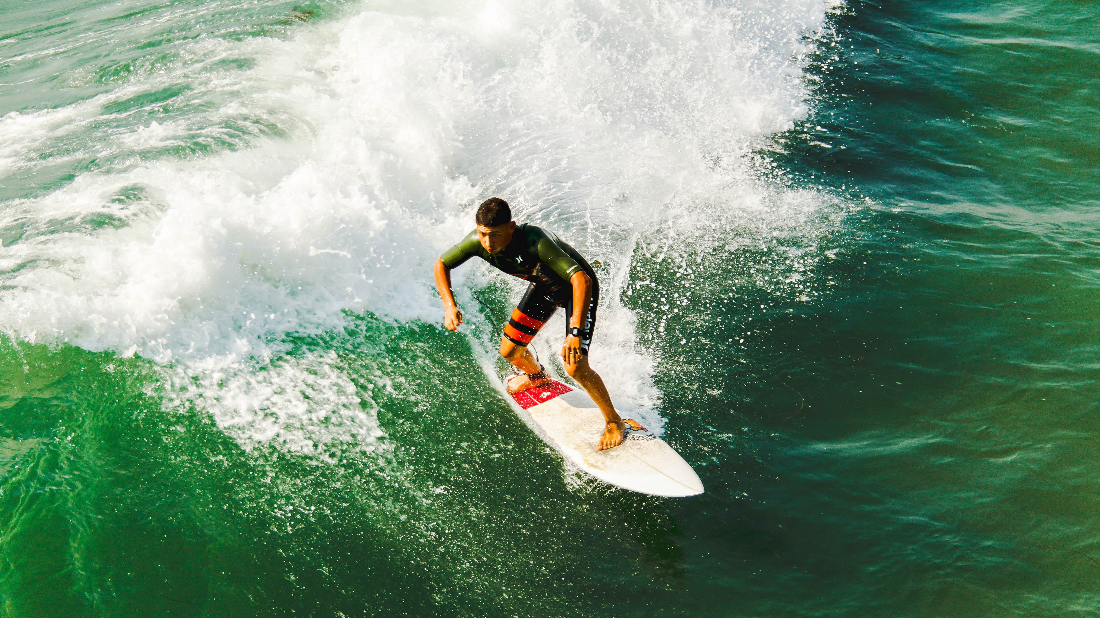 赛道上的文化交流：全球车迷的狂欢节，车迷汽车俱乐部